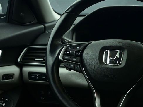 Used 2020 Honda Accord Touring image 10