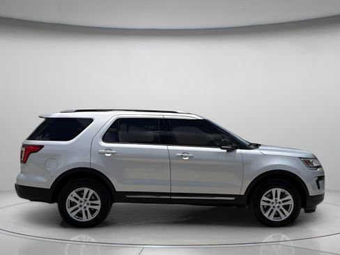 Used 2019 Ford Explorer XLT w/ Equipment Group 201A AWD/4WD image 2