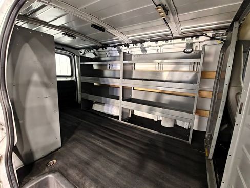 Used 2017 GMC Savana 2500 image 20