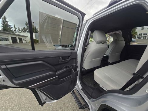 Certified 2025 Toyota 4Runner SR5 AWD/4WD image 15