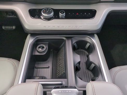 Used 2025 Ford Expedition Active image 20