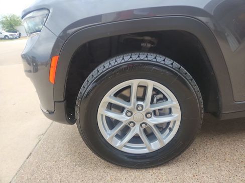 Used 2022 Jeep Grand Cherokee L Laredo w/ Luxury Tech Group I AWD/4WD image 14