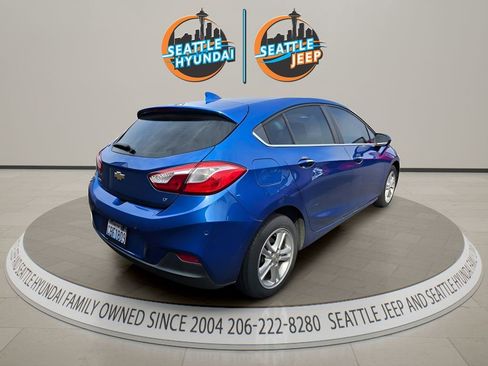 Used 2018 Chevrolet Cruze LT w/ Convenience Package FWD image 6