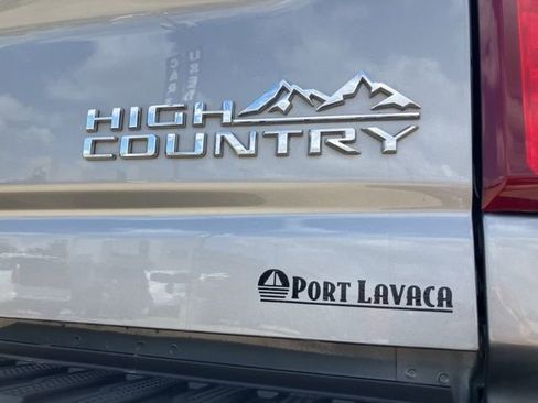Used 2025 Chevrolet Silverado 3500 High Country w/ High Country Premium Package AWD/4WD image 19