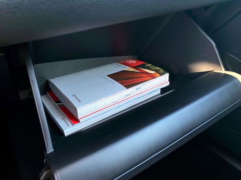 Used 2025 Toyota Corolla LE image 21