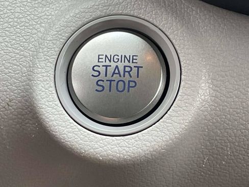 Certified 2025 Hyundai Venue SEL FWD image 21
