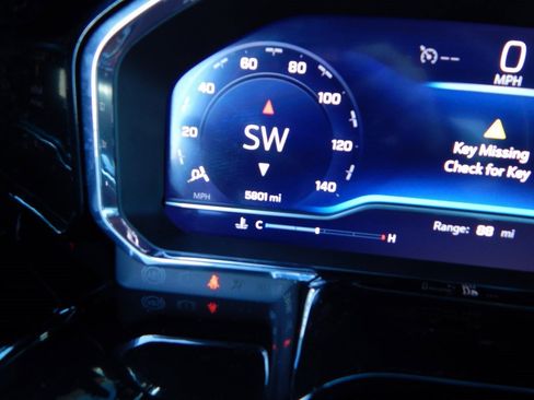 Used 2025 Chevrolet Silverado 2500 LT w/ Convenience Package image 21