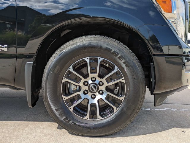 Used 2024 Nissan Titan SV w/ SV Convenience Package RWD image 11