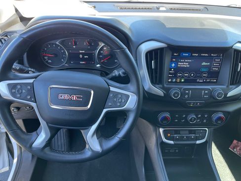 Used 2024 GMC Terrain SLT FWD image 7