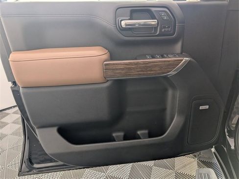 Used 2021 Chevrolet Silverado 2500 High Country w/ Technology Package image 10