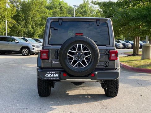 Used 2025 Jeep Wrangler Unlimited Sahara AWD/4WD image 7