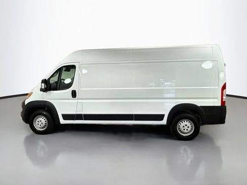 Used 2024 RAM ProMaster 2500 w/ Convenience Group FWD image 4