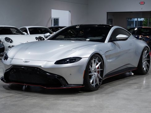 Used 2019 Aston Martin V8 Vantage Coupe RWD image 10