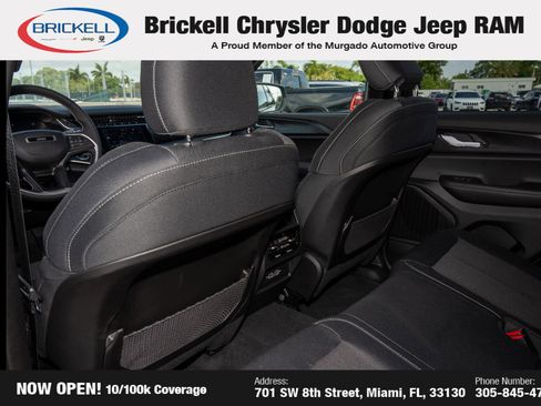 Used 2025 Jeep Grand Cherokee Laredo AWD/4WD image 17