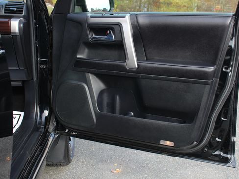 Used 2015 Toyota 4Runner Limited AWD/4WD image 18