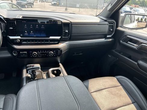 Used 2023 Chevrolet Silverado 1500 LTZ AWD/4WD image 25