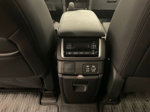Certified 2025 Subaru Ascent Limited image 32