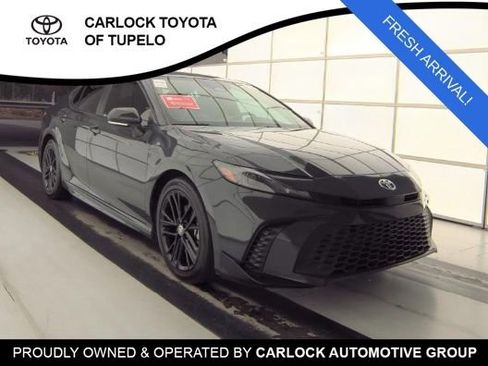 Used 2025 Toyota Camry SE w/ Convenience Package FWD image 3