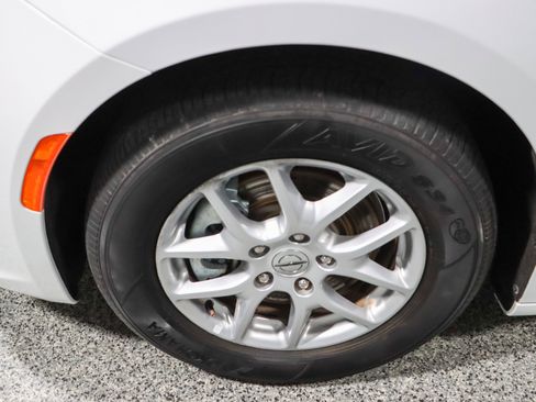 Used 2023 Chrysler Pacifica Touring-L FWD image 11