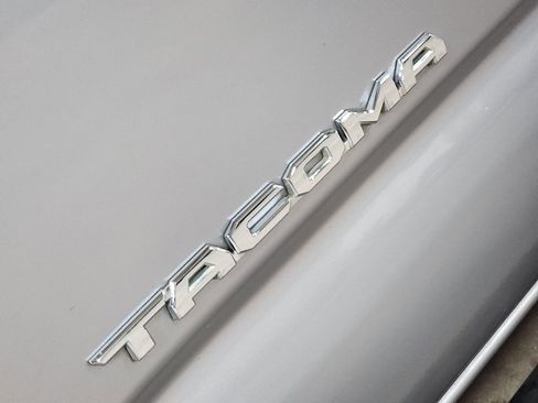 Used 2017 Toyota Tacoma SR5 image 25