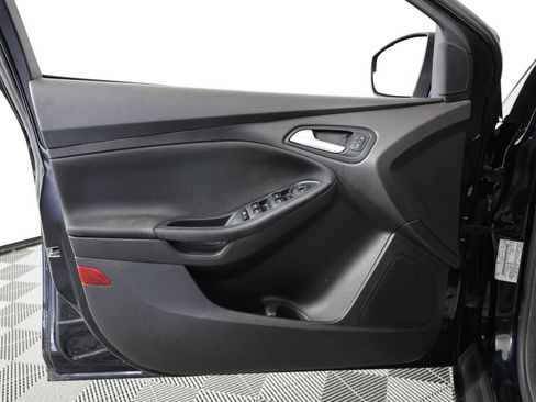 Used 2017 Ford Focus SE FWD image 11