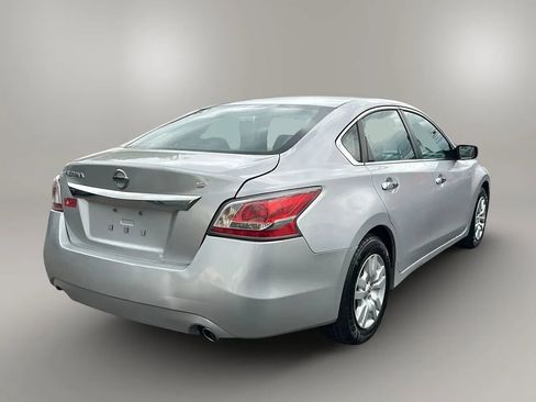 Used 2015 Nissan Altima 2.5 S w/ Power Driver Seat Package image 4