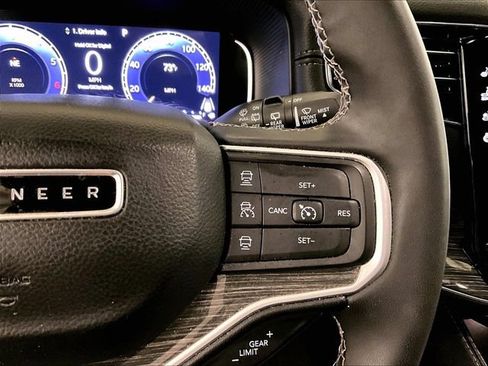 Used 2022 Jeep Wagoneer Series II AWD/4WD image 18