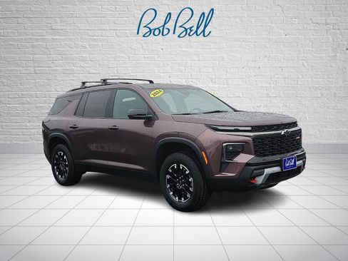 Used 2024 Chevrolet Traverse Z71 w/ Enhanced Driving Package image 1