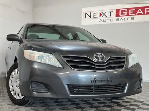 Used 2010 Toyota Camry SE FWD image 3