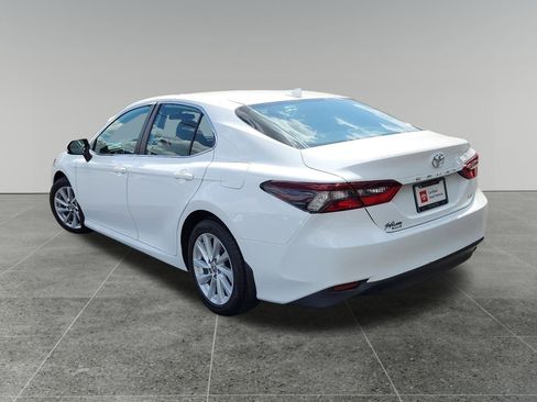 Certified 2022 Toyota Camry LE FWD image 5