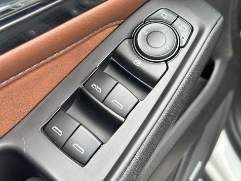 Used 2018 Chevrolet Traverse High Country AWD/4WD image 22