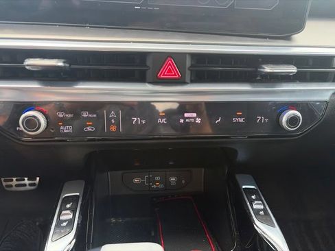Used 2025 Kia Sorento SX FWD image 41