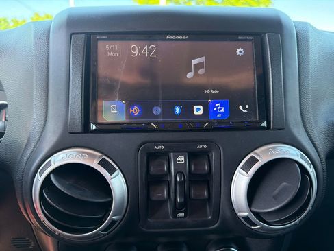 Used 2015 Jeep Wrangler Unlimited Sahara AWD/4WD image 26
