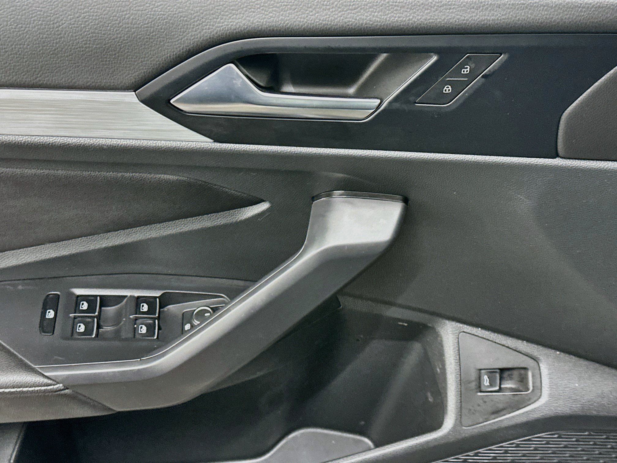 Used 2025 Volkswagen Jetta Sport FWD image 15