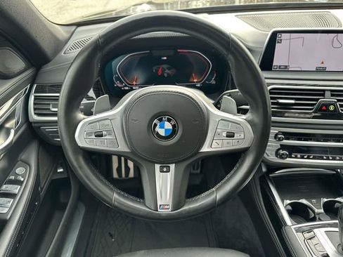 Used 2022 BMW 750i xDrive w/ Executive Package image 21