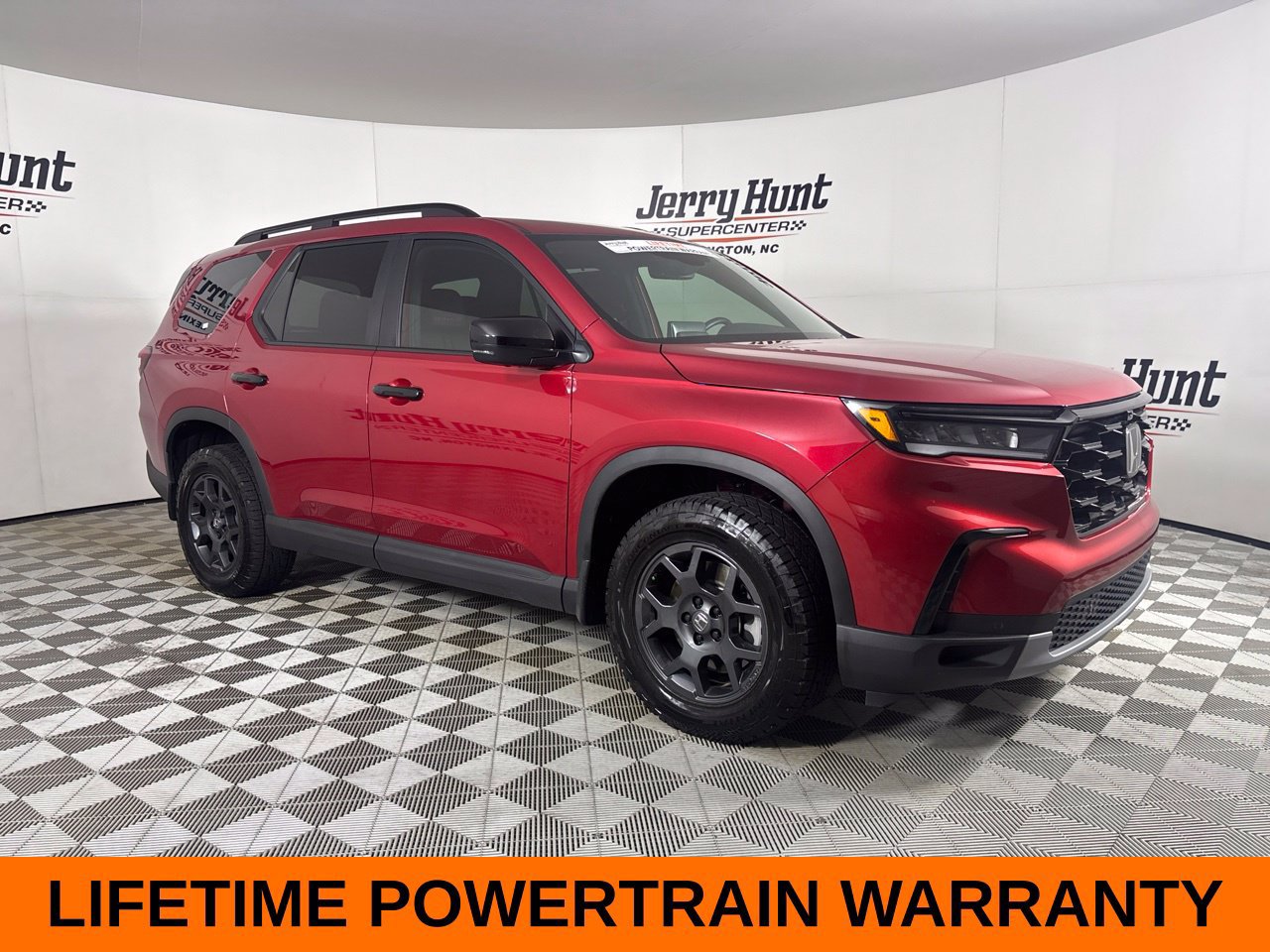 Used 2025 Honda Pilot TrailSport image 4