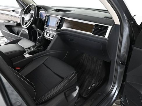 Certified 2023 Volkswagen Atlas SE w/ Panoramic Sunroof Package image 13