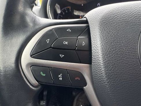 Used 2020 Jeep Grand Cherokee Altitude AWD/4WD image 18