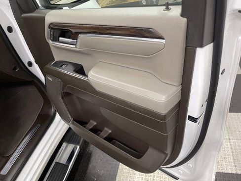 Used 2022 GMC Sierra 1500 SLT w/ SLT Convenience Package AWD/4WD image 17