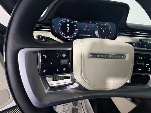 Used 2025 Land Rover Range Rover Long Wheelbase SE AWD/4WD image 16