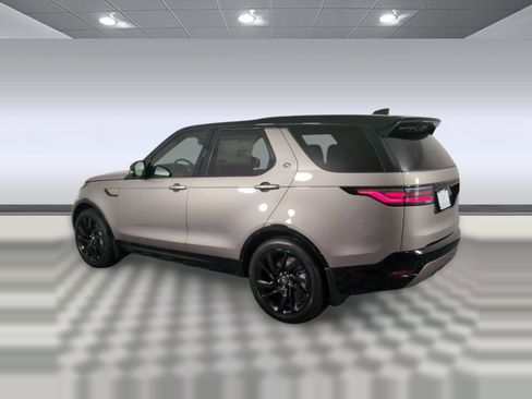 Used 2025 Land Rover Discovery Dynamic SE image 3