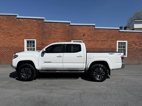 Used 2020 Toyota Tacoma TRD Sport AWD/4WD image 1