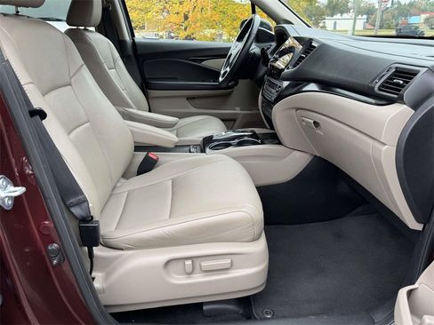 Used 2022 Honda Pilot Touring image 13
