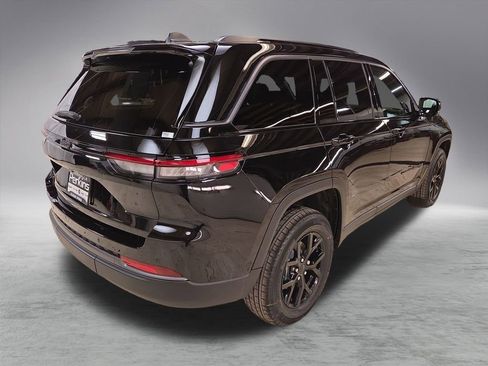 New 2026 Jeep Grand Cherokee Laredo image 7