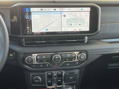 New 2025 Jeep Gladiator Mojave w/ Convenience Group image 12