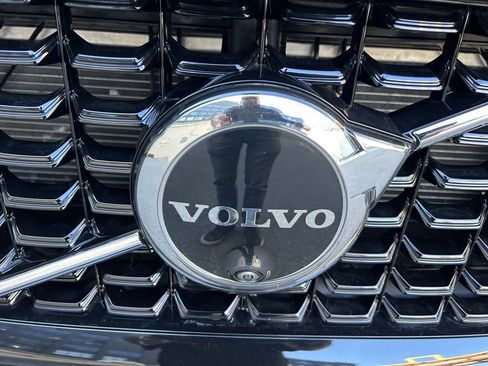 Certified 2025 Volvo XC60 B5 Plus image 10