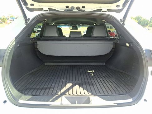 Used 2023 Toyota Venza image 28