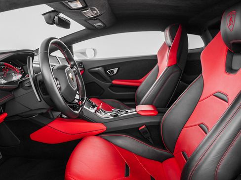 Used 2021 Lamborghini Huracan EVO RWD image 15