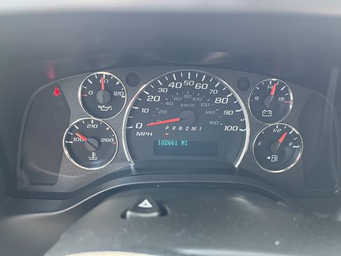 Used 2021 Chevrolet Express 2500 w/ Driver Convenience Package RWD image 18