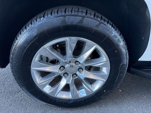 Used 2023 Chevrolet Suburban Premier image 13